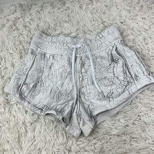 Lululemon Inner Glow High-Rise Short 3" Thread Dye White Black